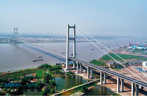 A River Crossing Passage In Chongqing, 1.7 Kilometers Long, With a 1020 Meter Double Tower Single Span Suspension Bridge Type